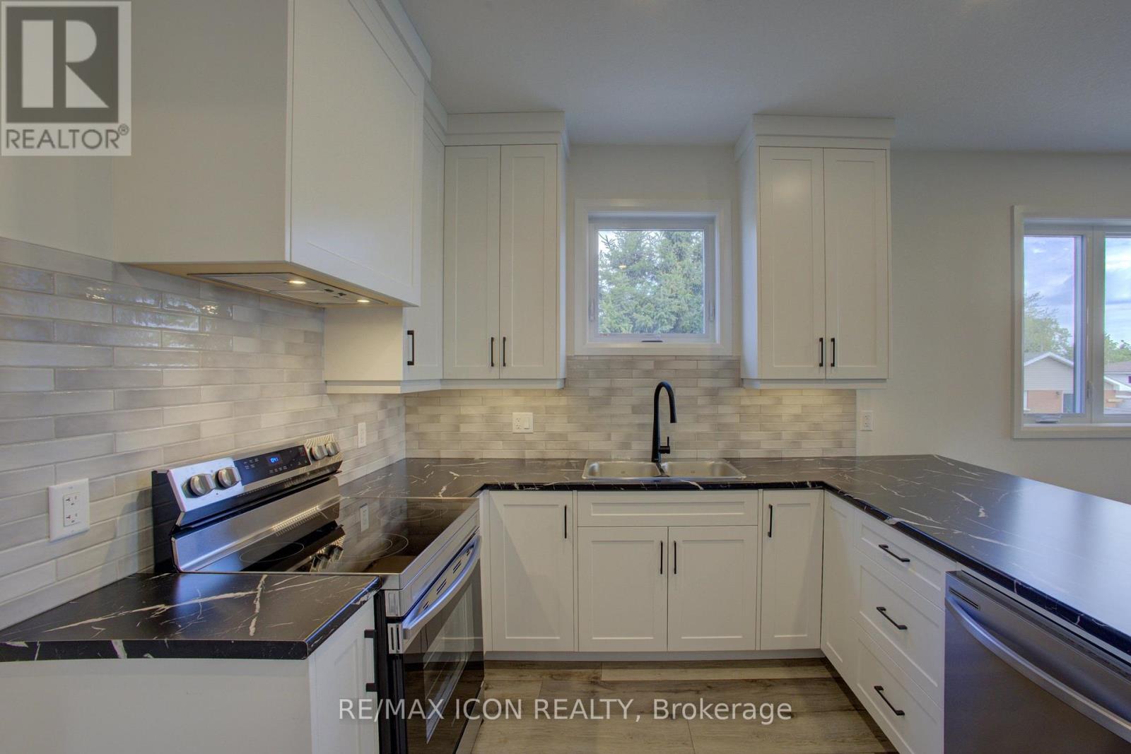 5 - 440 King Street E Property Photo 13