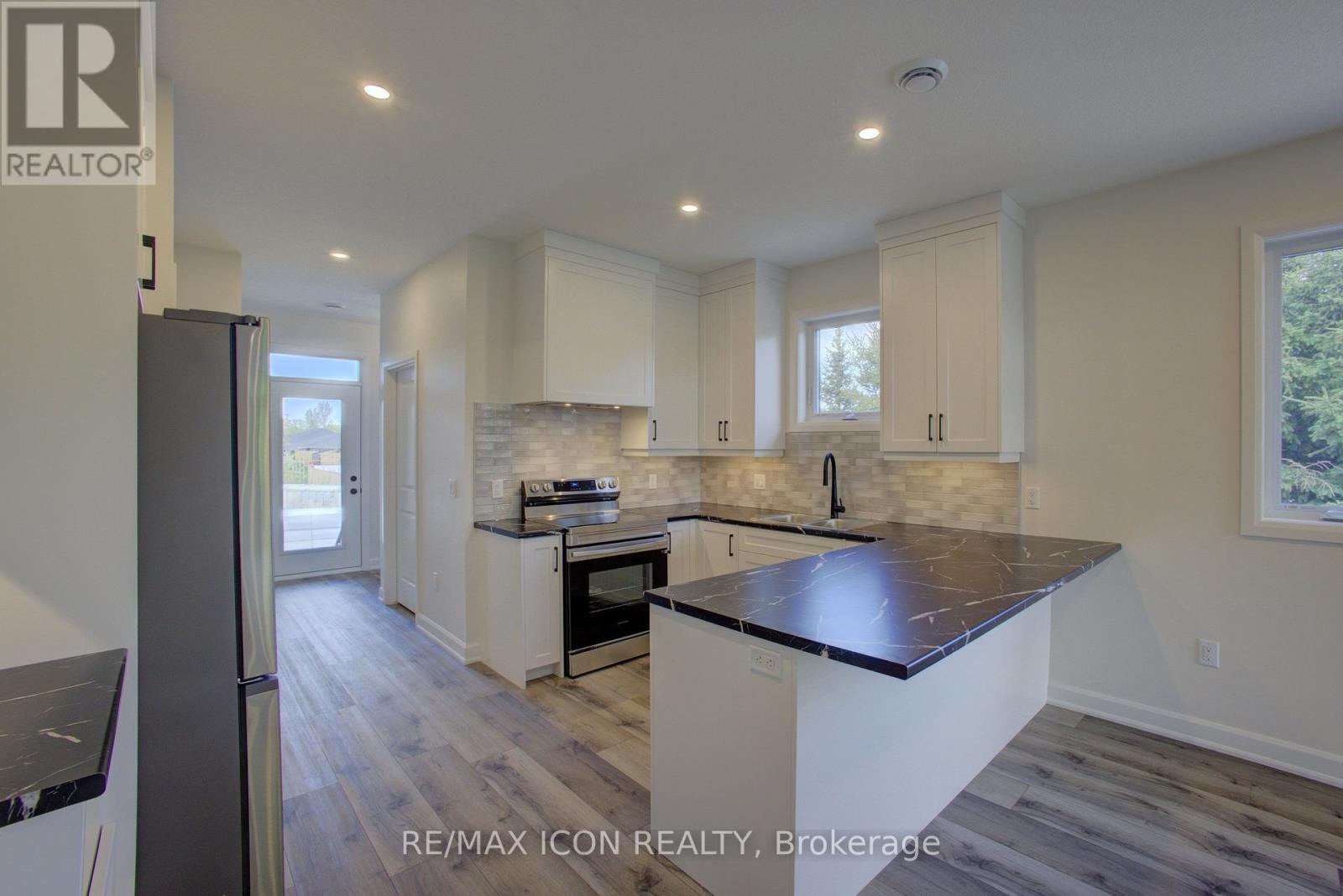 5 - 440 King Street E Property Photo 14