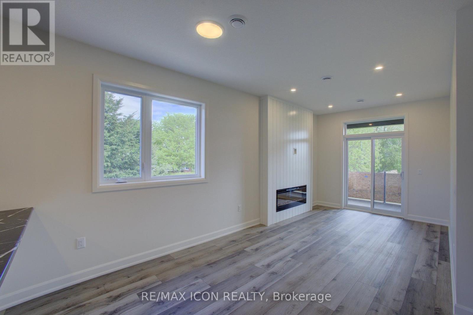 5 - 440 King Street E Property Photo 17