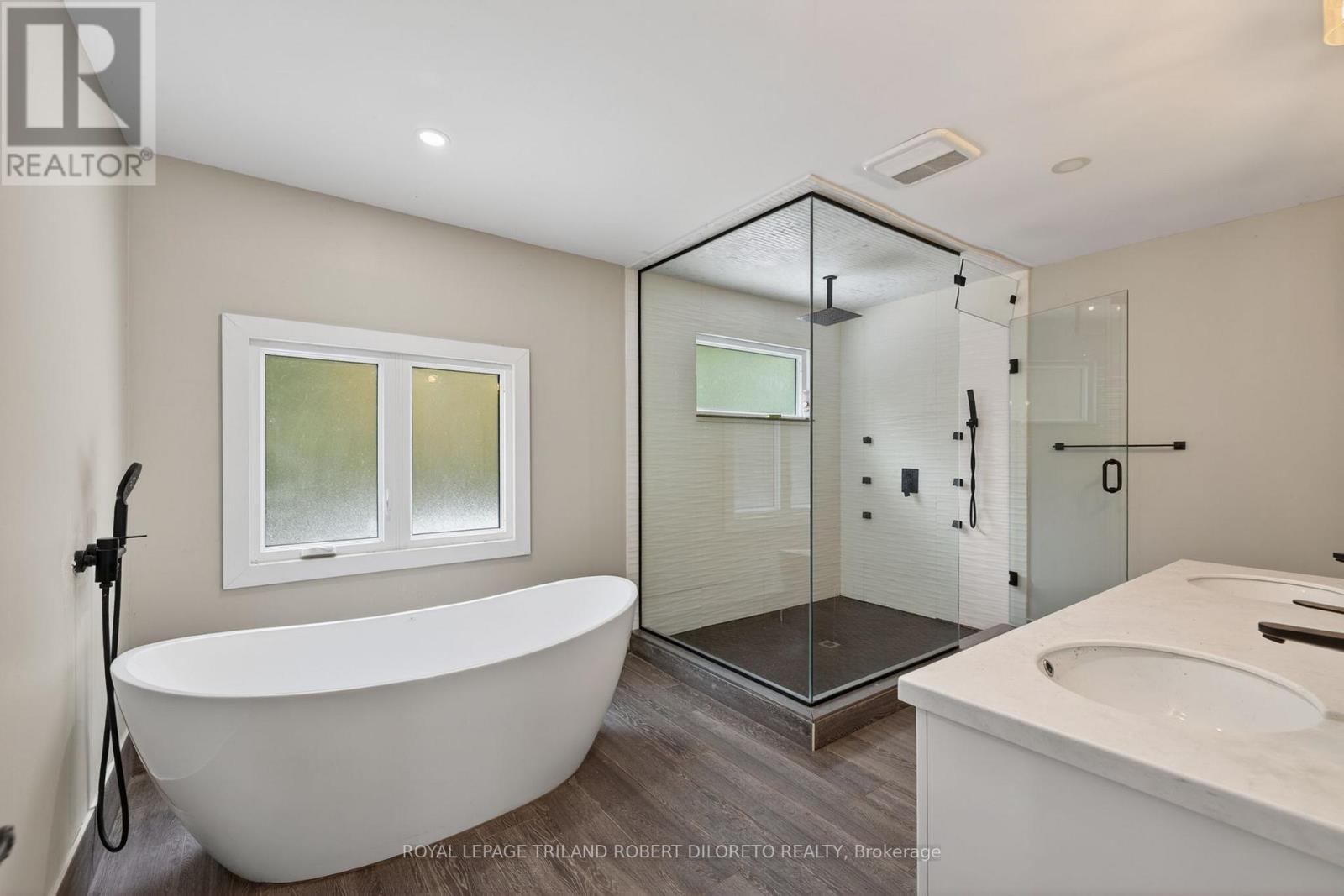 9755 Longwoods Road Property Photo 6