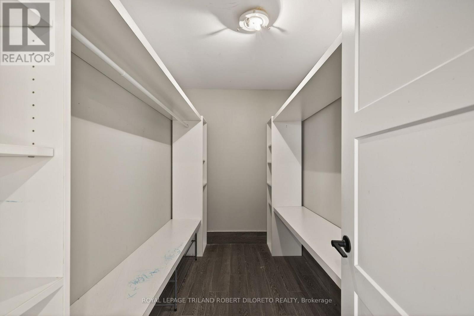 9755 Longwoods Road Property Photo 7
