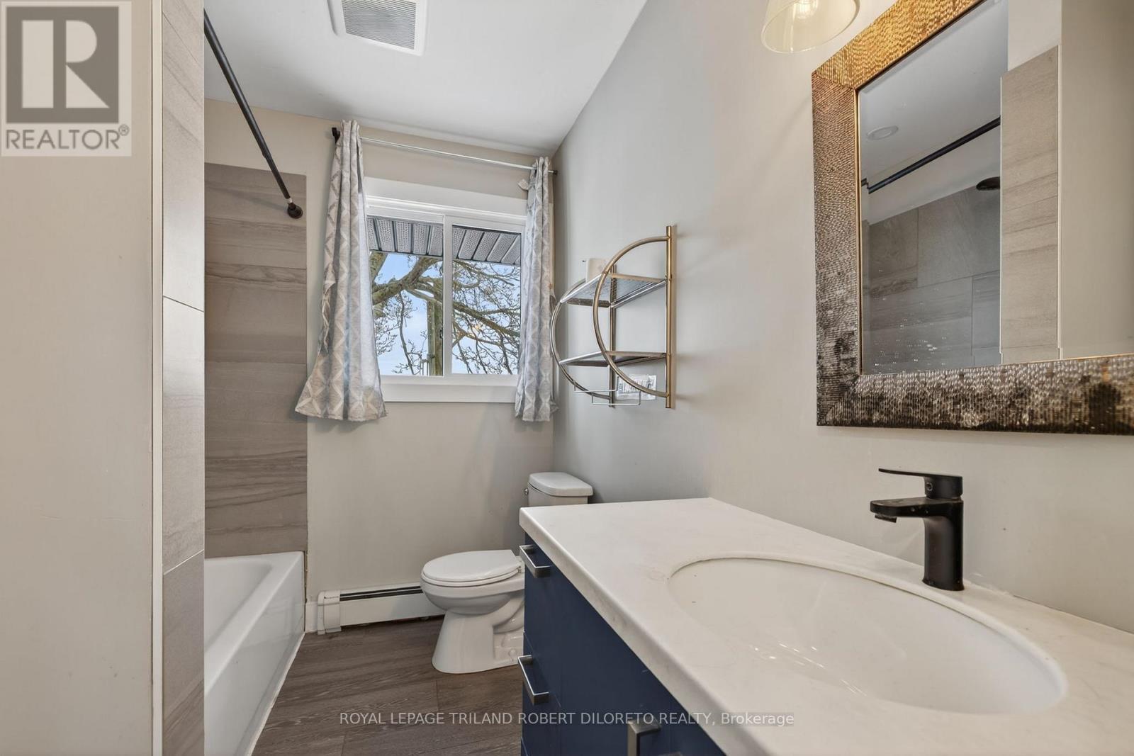 9755 Longwoods Road Property Photo 8