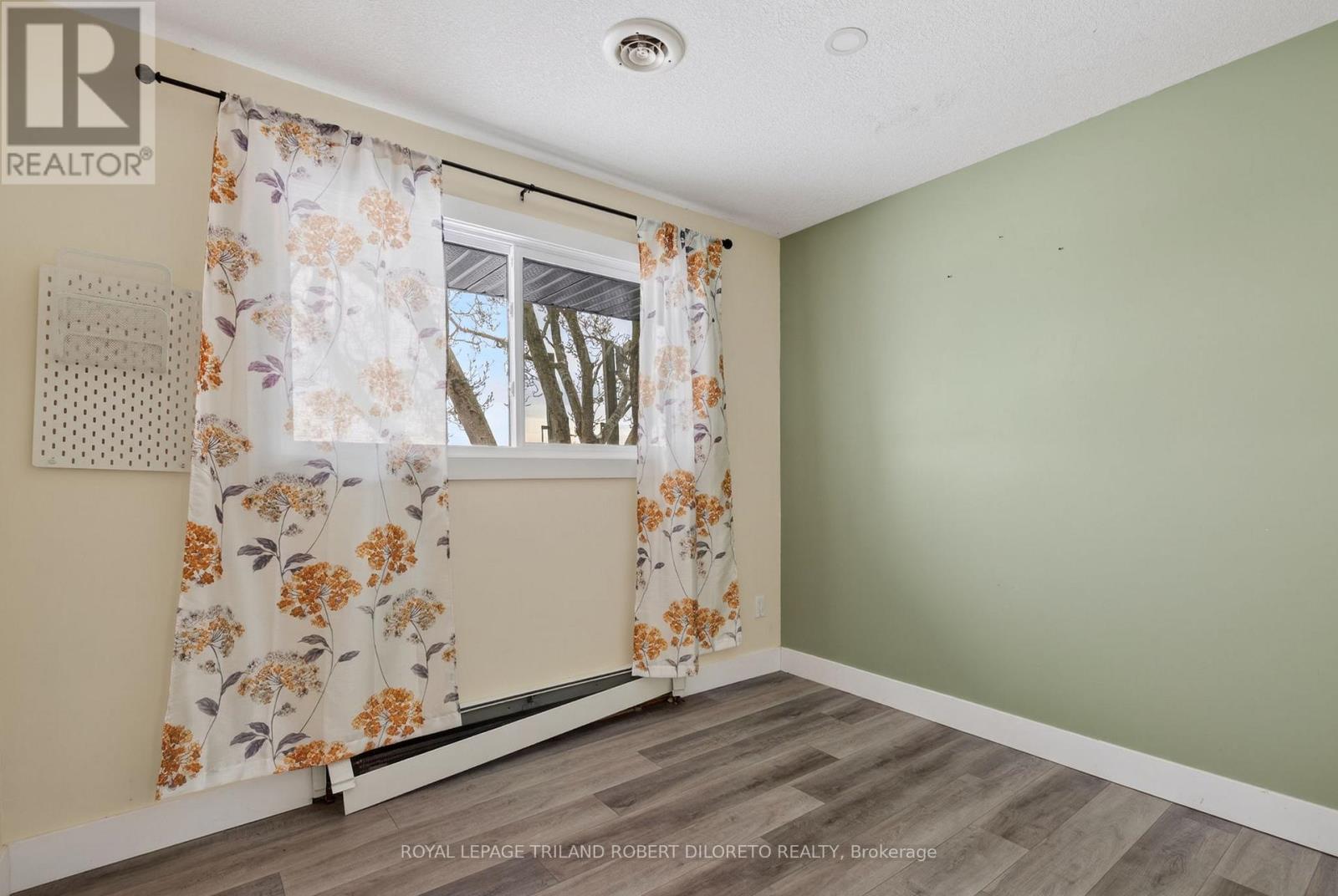 9755 Longwoods Road Property Photo 10