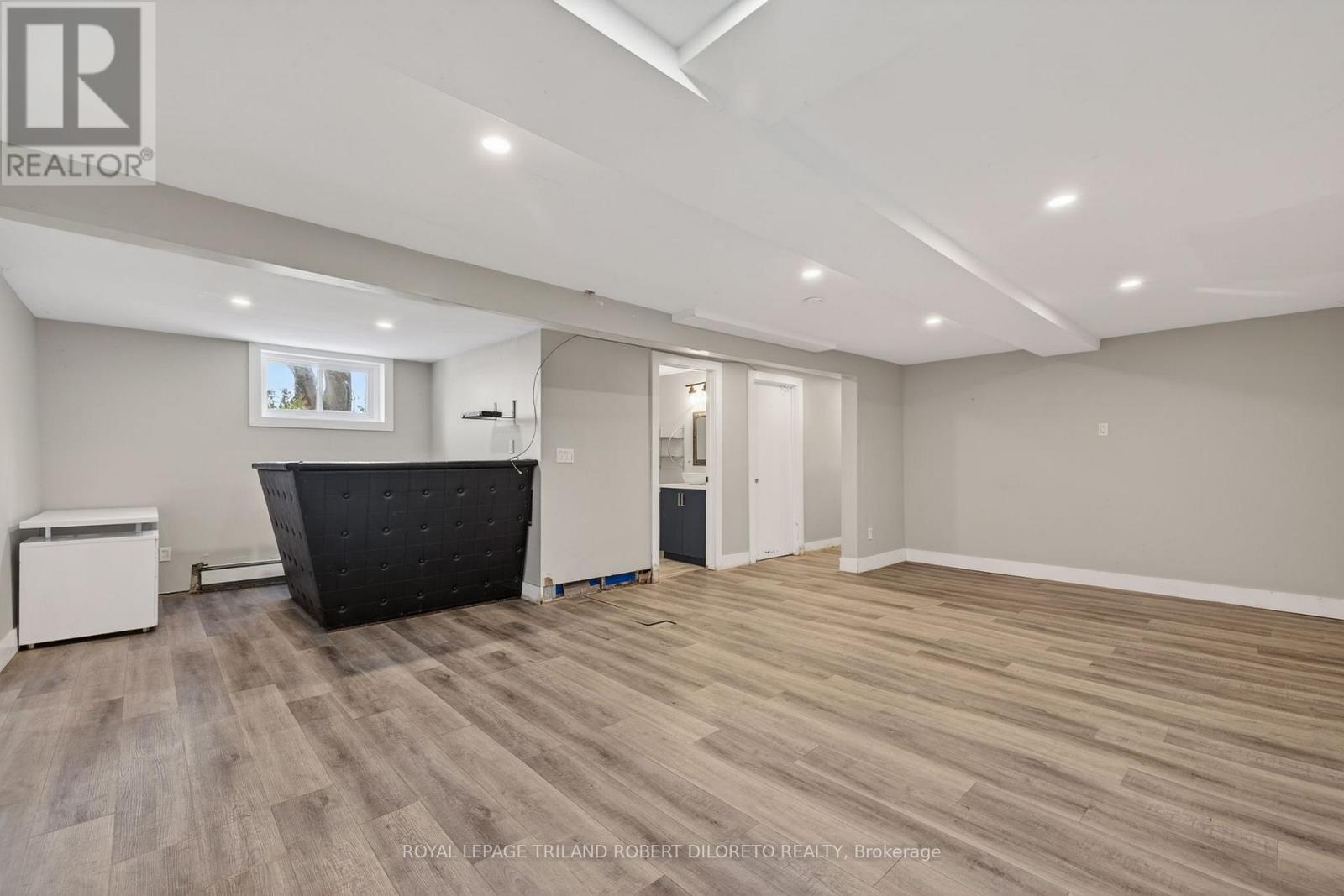 9755 Longwoods Road Property Photo 13