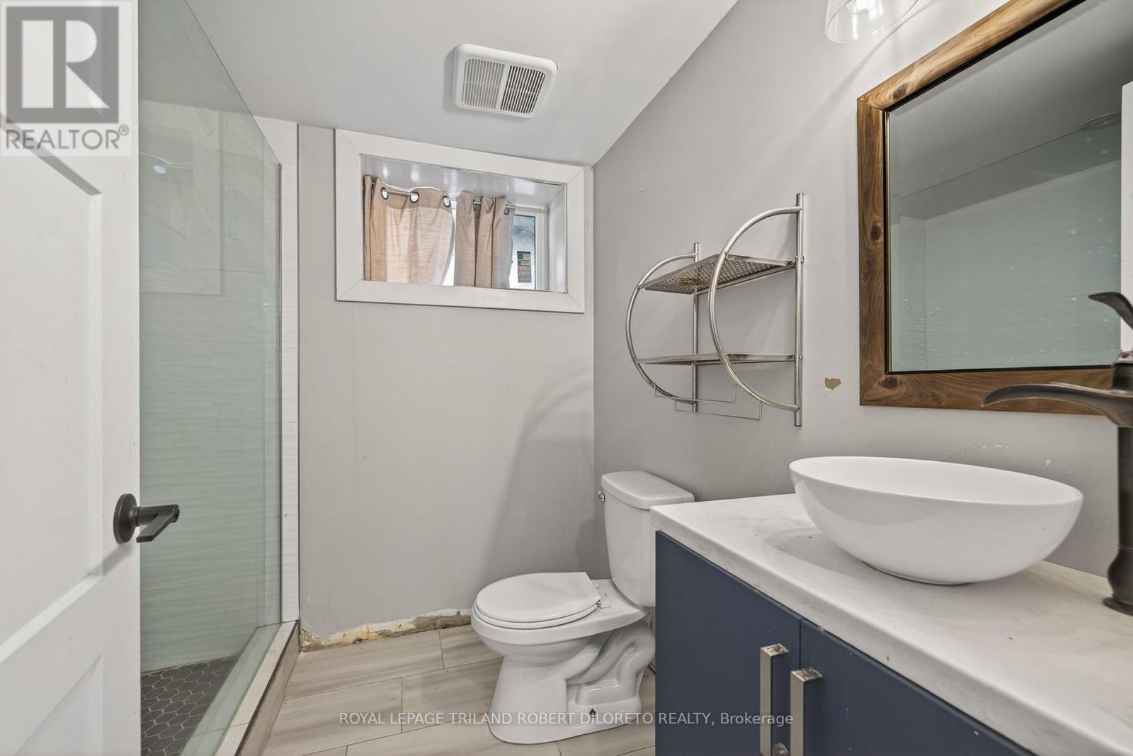 9755 Longwoods Road Property Photo 14
