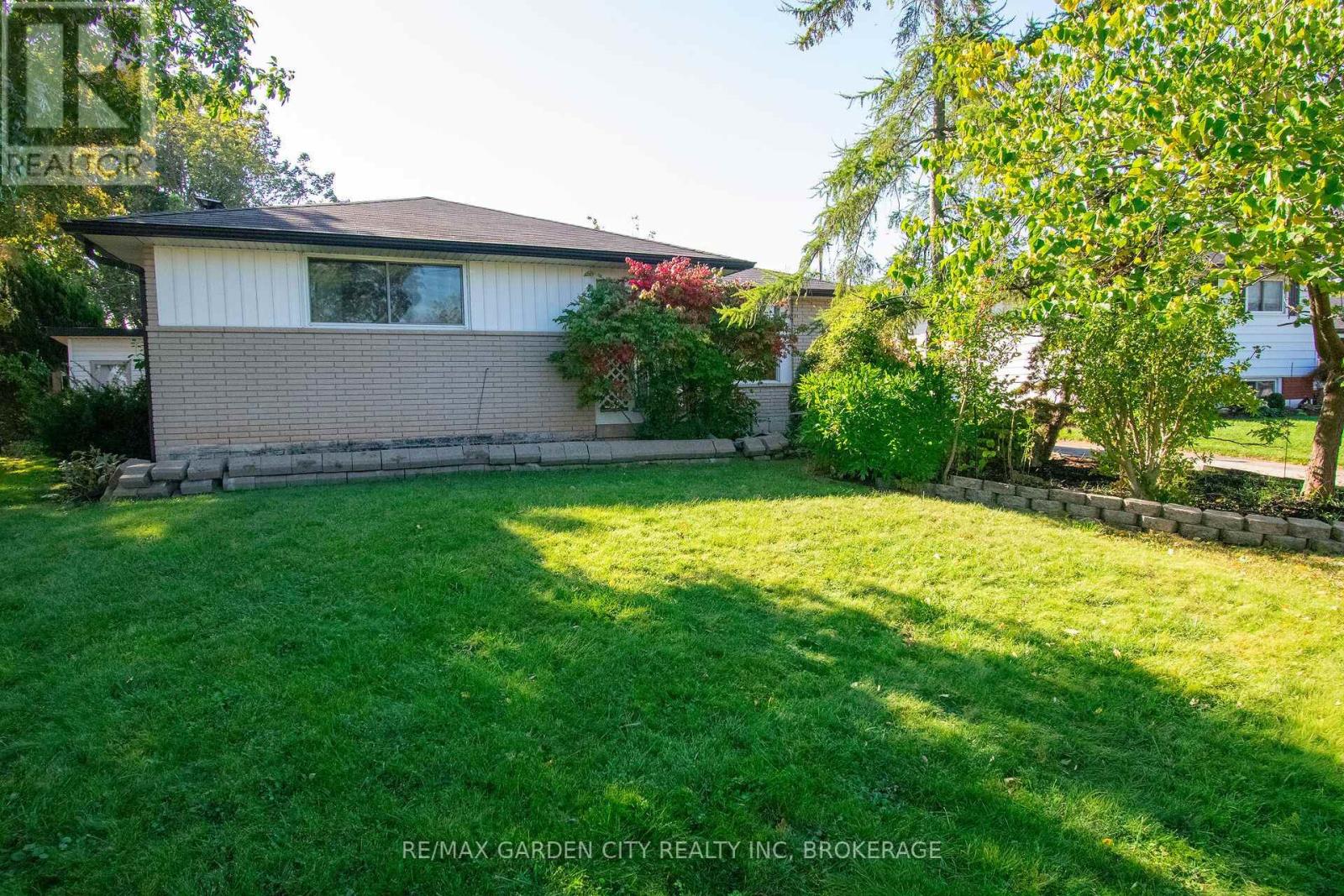 15 Karen Crescent Property Photo 1
