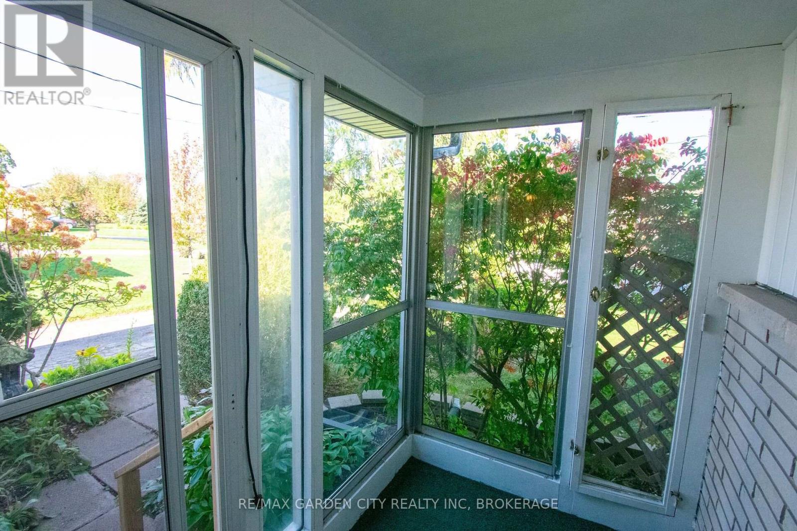 15 Karen Crescent Property Photo 3