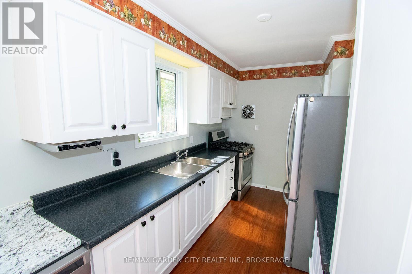 15 Karen Crescent Property Photo 10