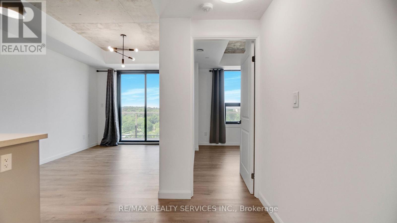 811 - 7 Erie Avenue Property Photo 10