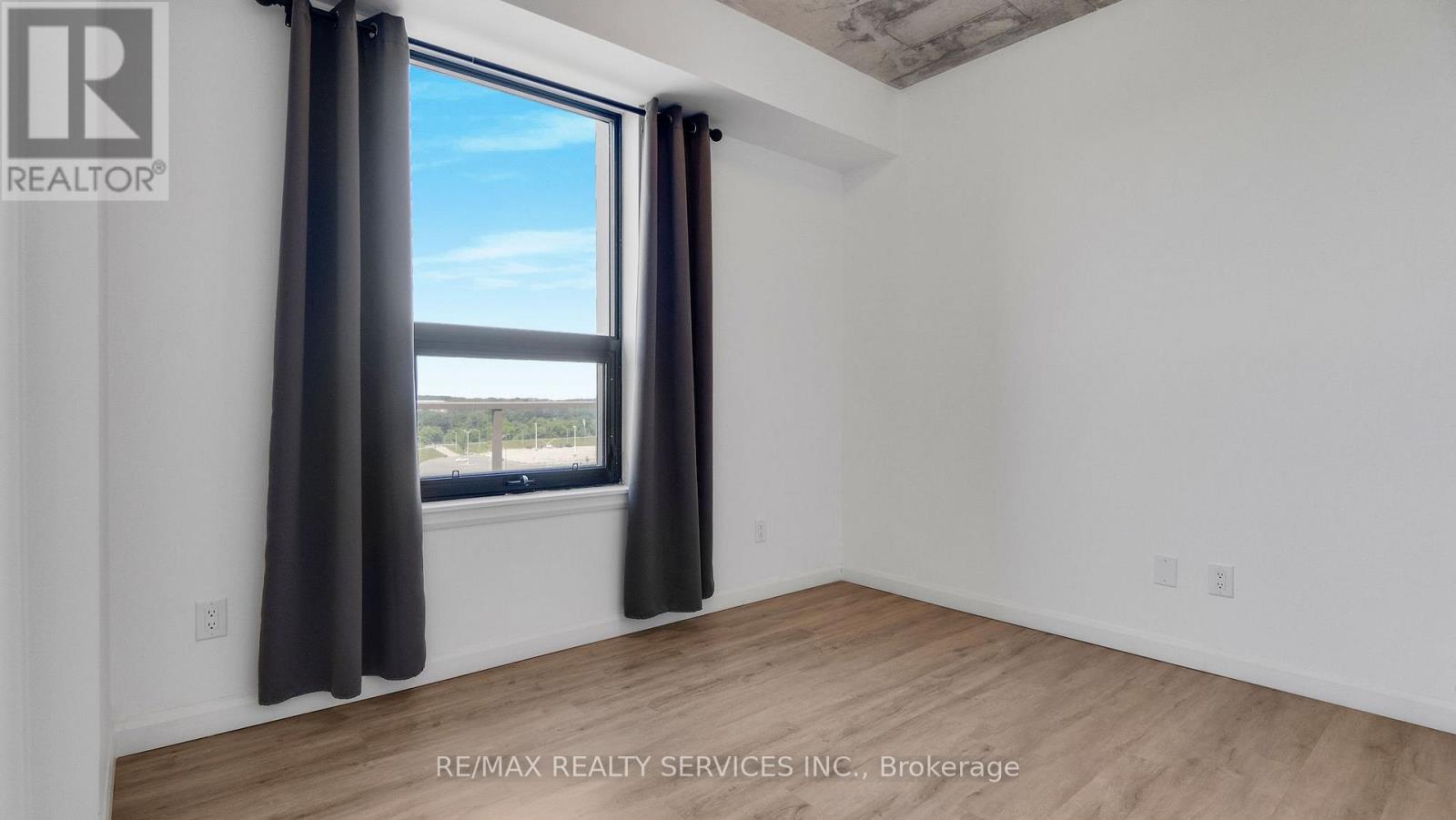 811 - 7 Erie Avenue Property Photo 11