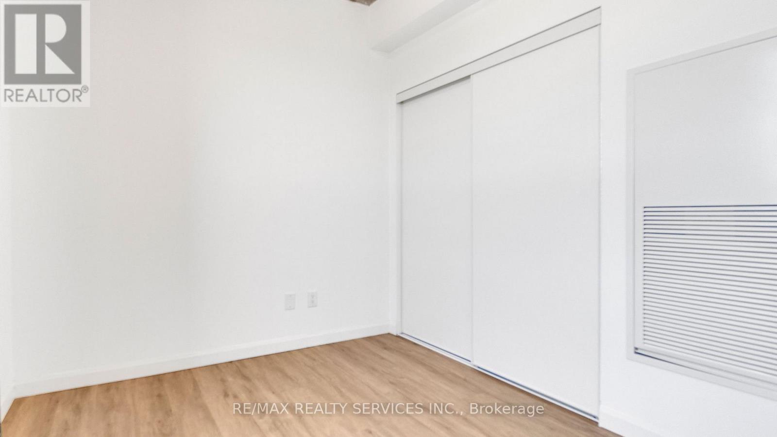 811 - 7 Erie Avenue Property Photo 12