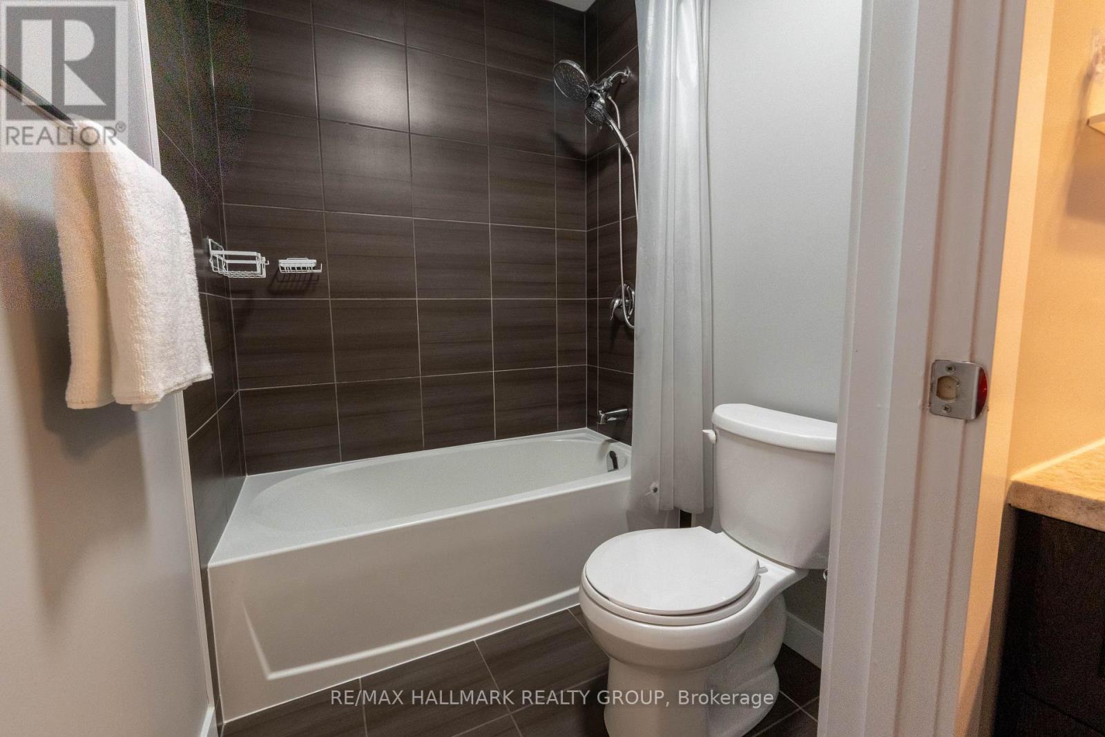 305 Oxer Place S Property Photo 24