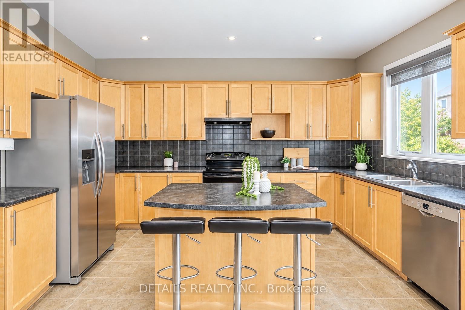 703 Kilmar Crescent Property Photo 15