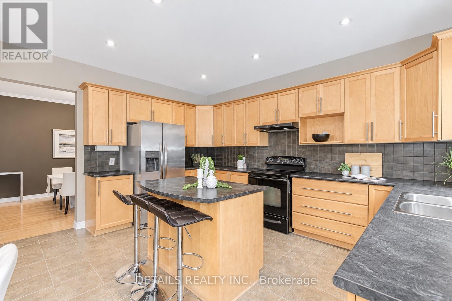703 Kilmar Crescent Property Photo 16