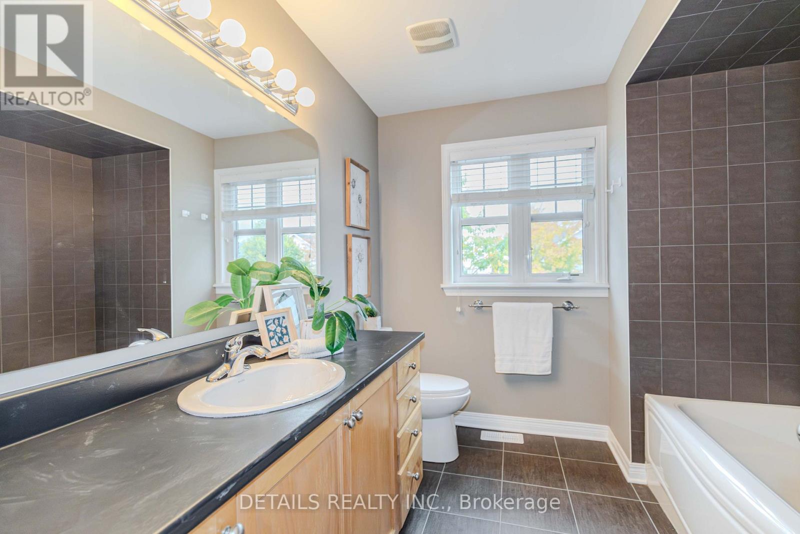 703 Kilmar Crescent Property Photo 33