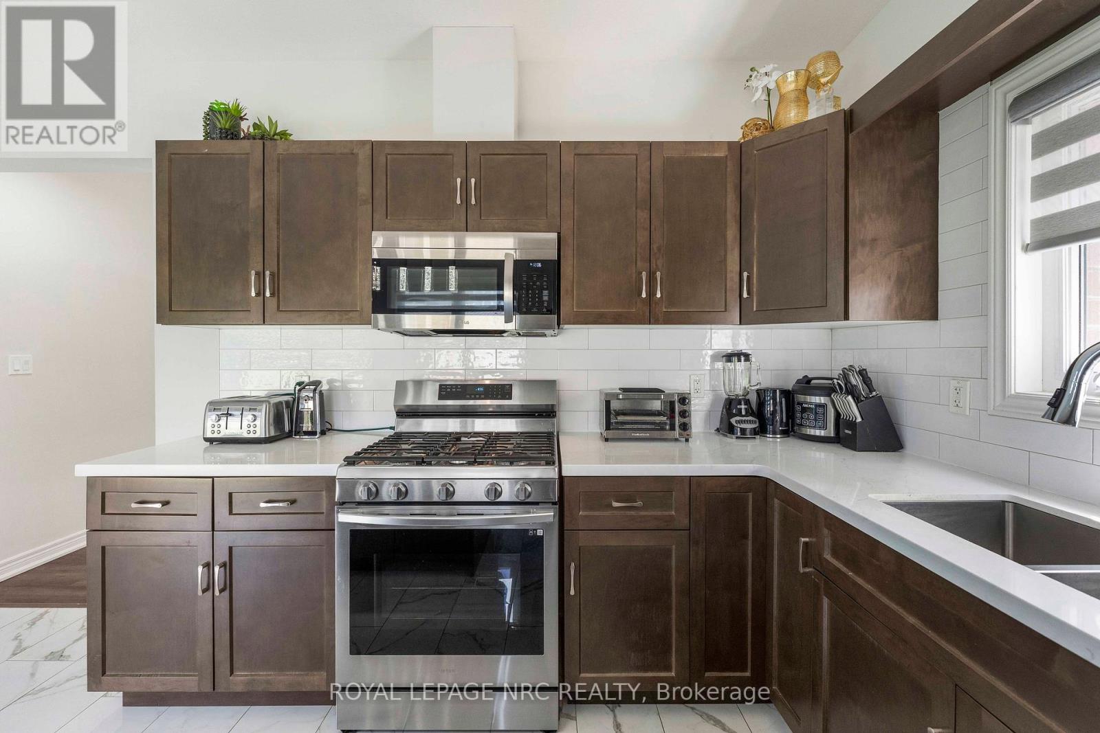 12 Swan Avenue Property Photo 13