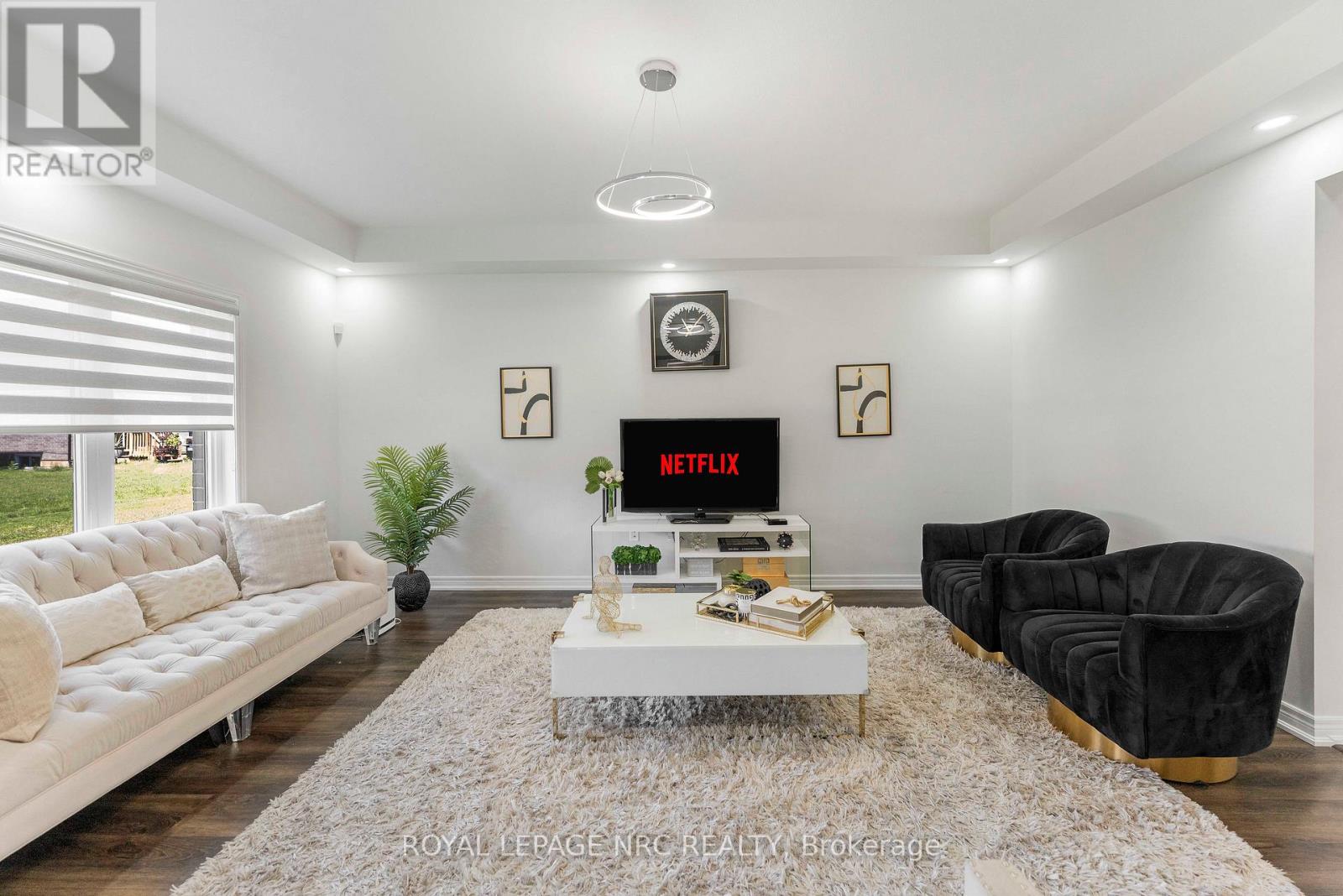 12 Swan Avenue Property Photo 16