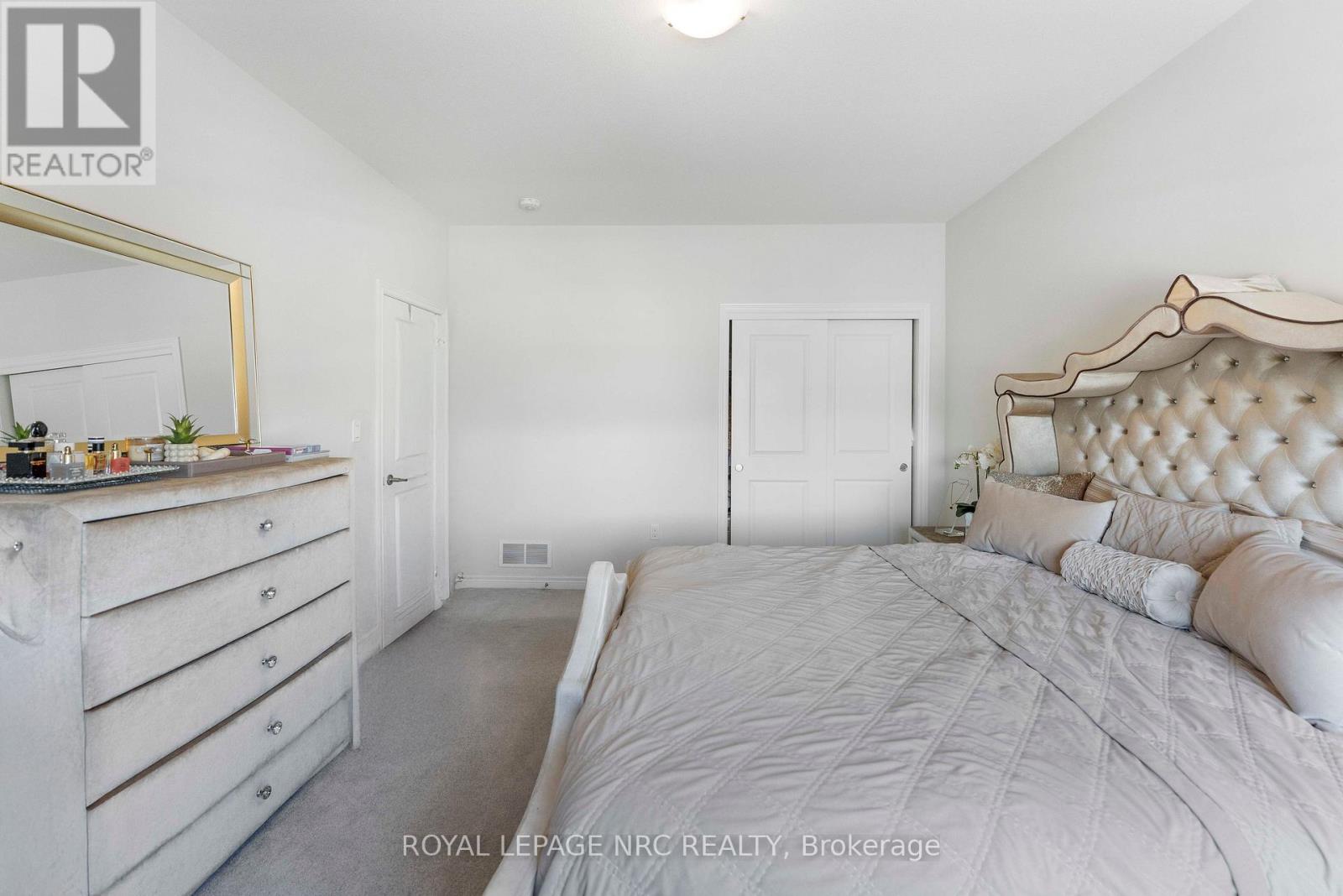 12 Swan Avenue Property Photo 25