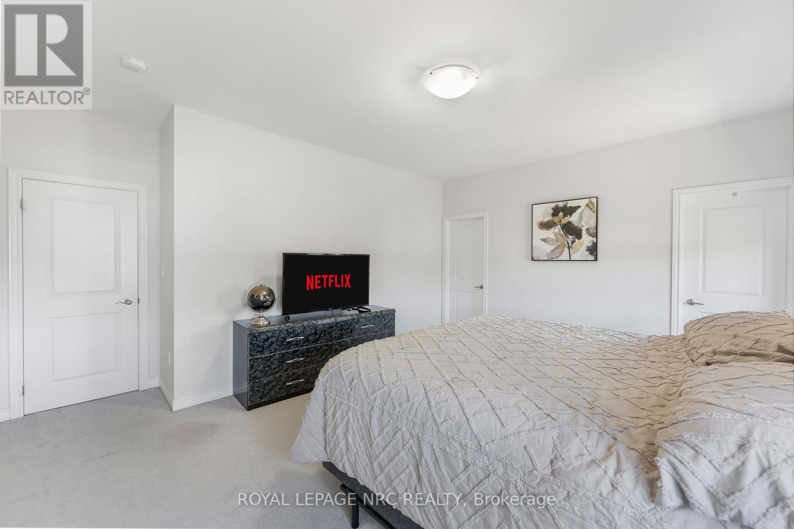 12 Swan Avenue Property Photo 31