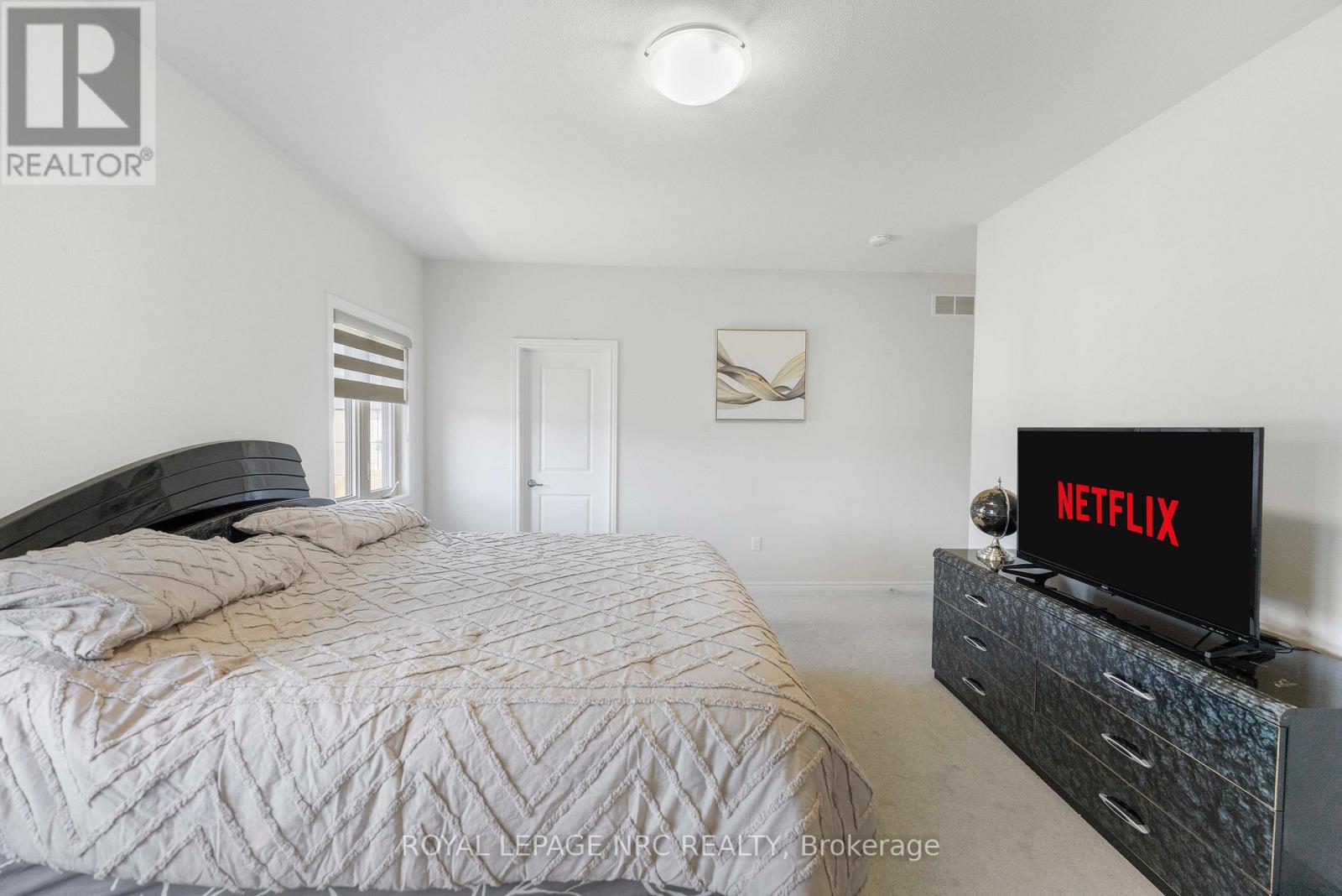 12 Swan Avenue Property Photo 32