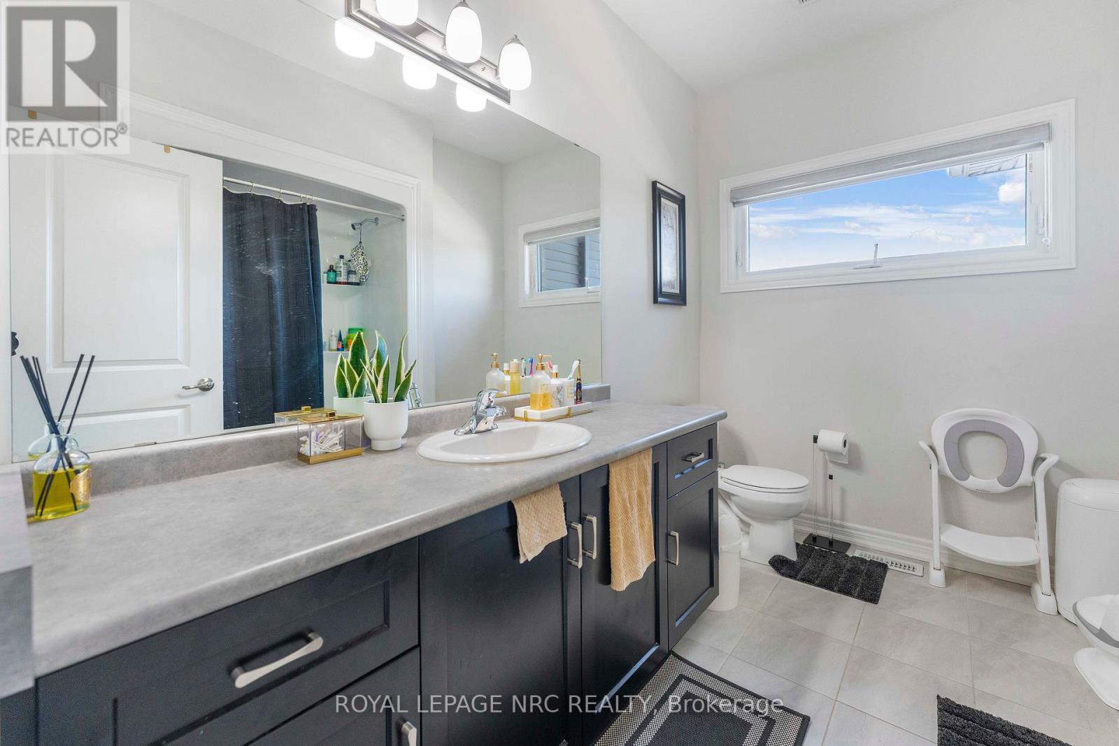12 Swan Avenue Property Photo 34