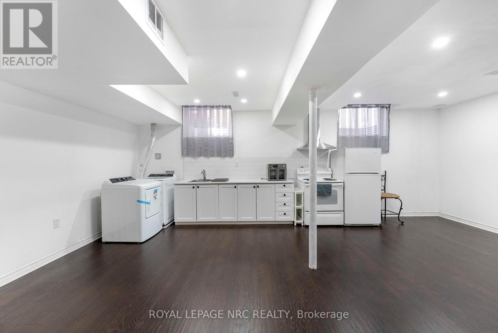 12 Swan Avenue Property Photo 38