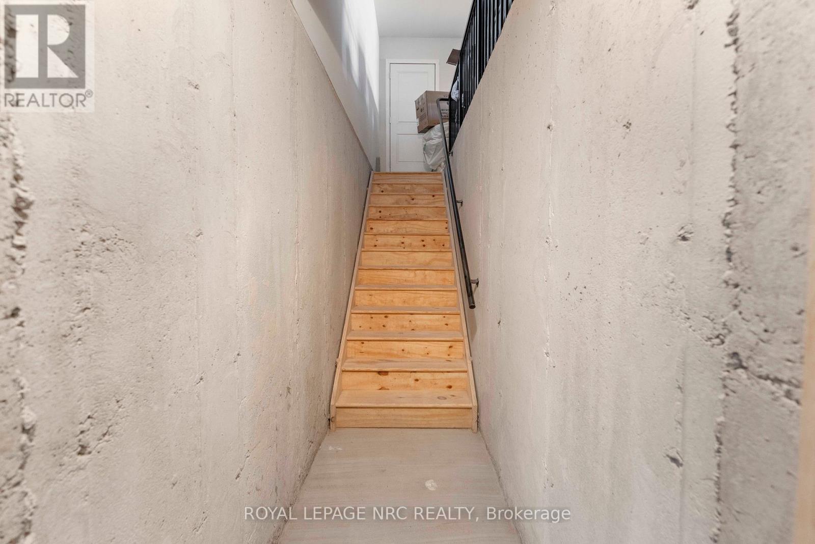 12 Swan Avenue Property Photo 44
