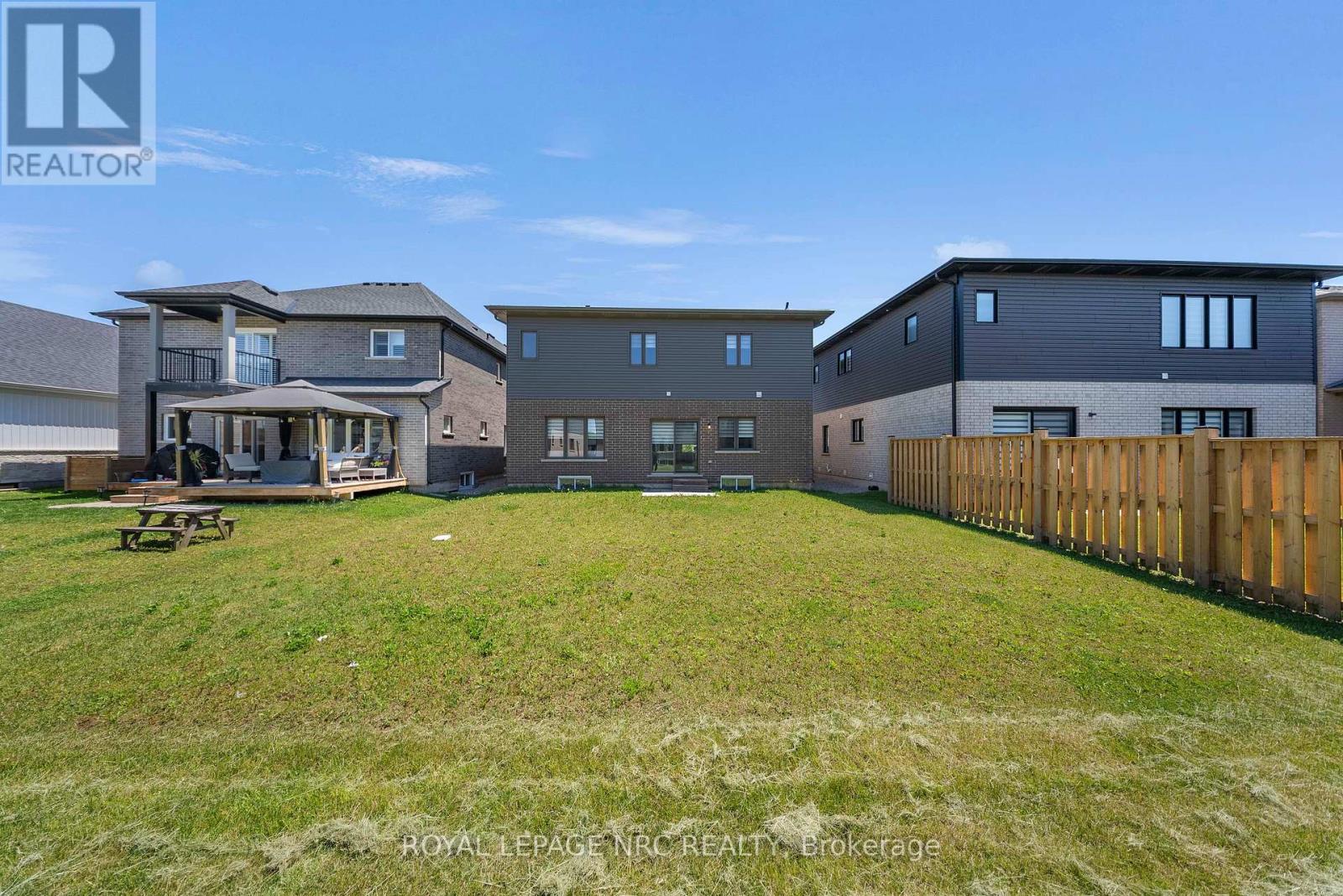 12 Swan Avenue Property Photo 47