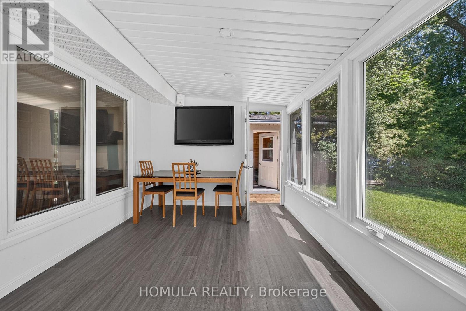 24 Riverside Drive Property Photo 9