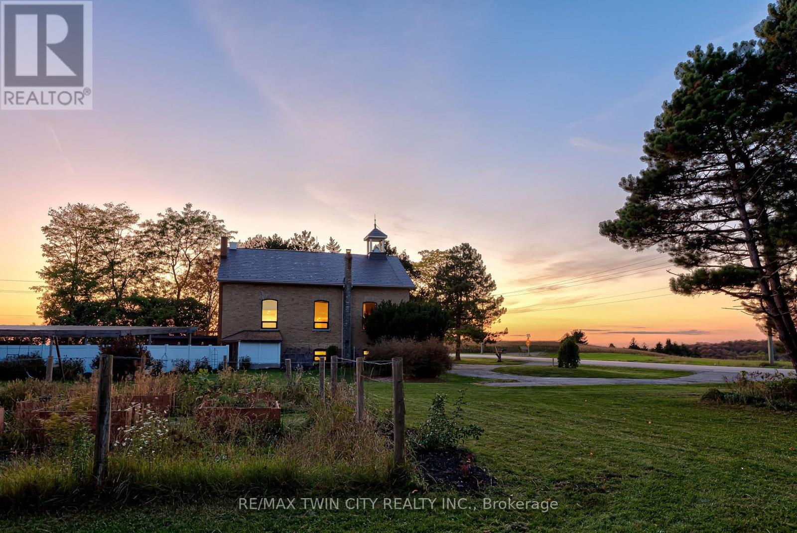 2653 HURON ROAD Property Photo 1