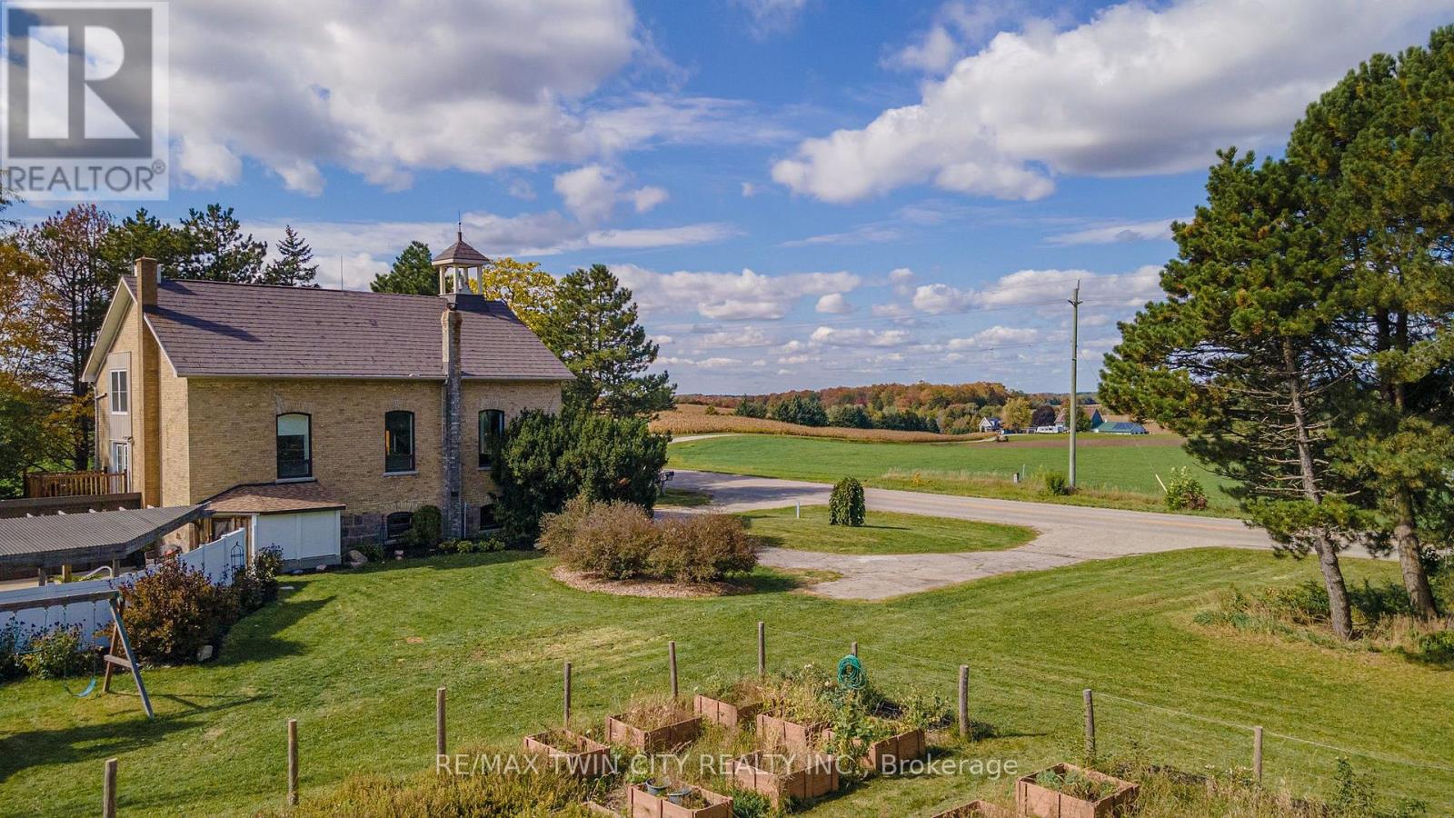 2653 Huron Road Property Photo 2