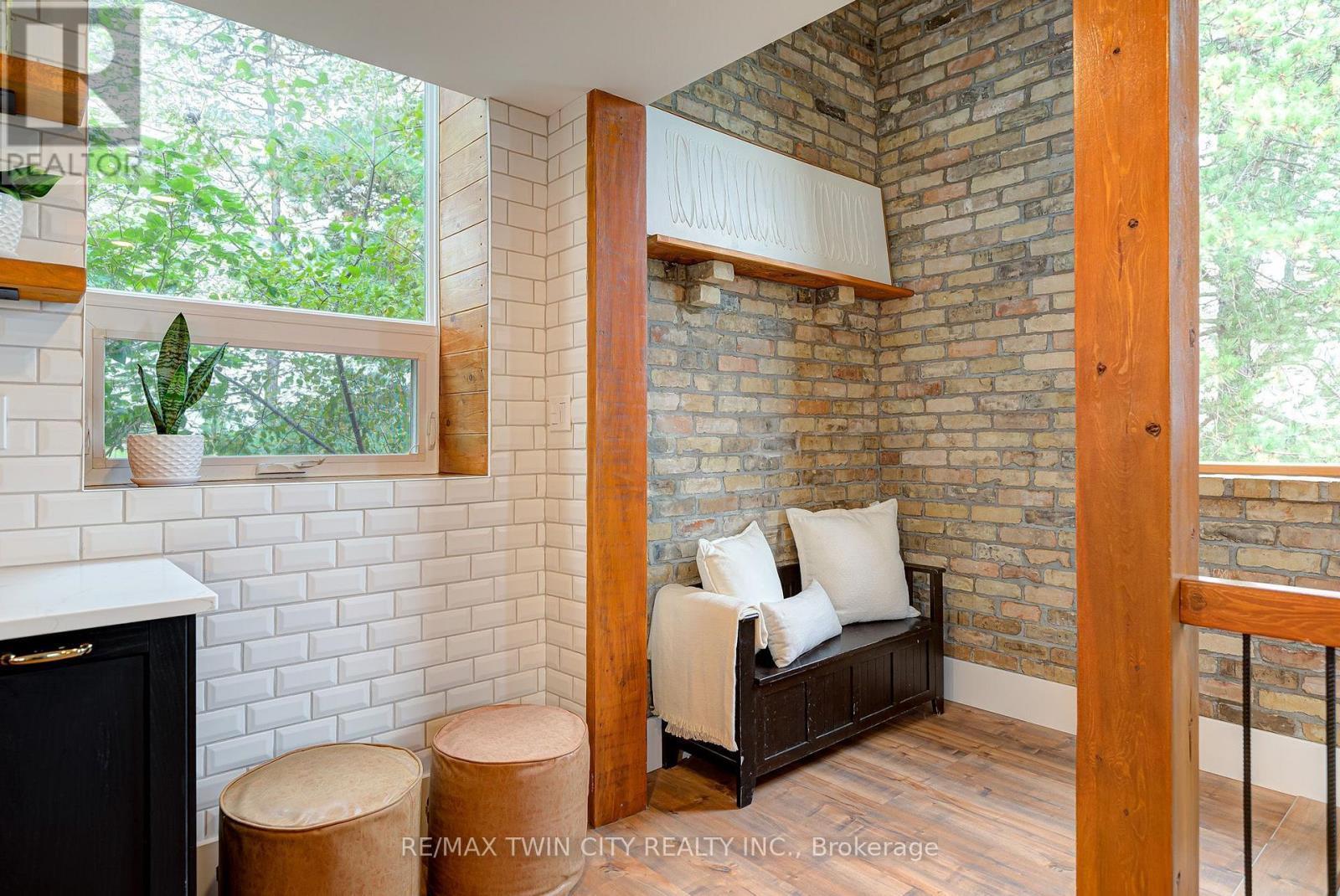 2653 Huron Road Property Photo 5