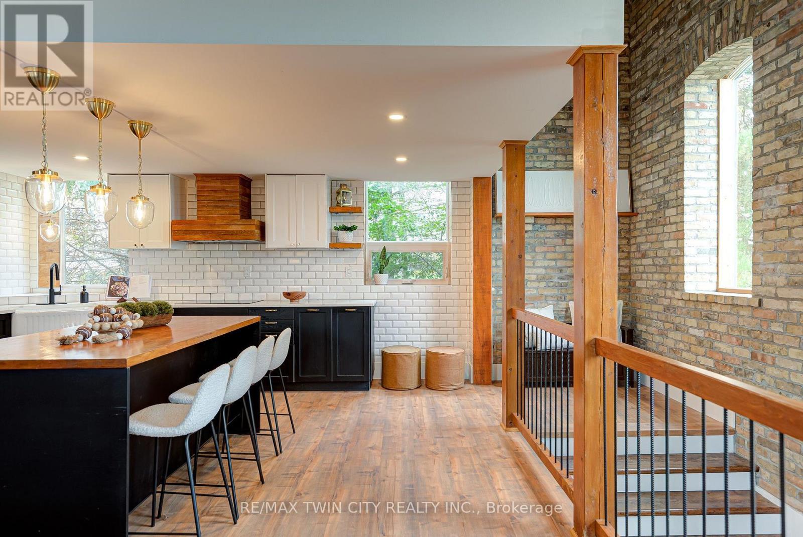 2653 Huron Road Property Photo 6