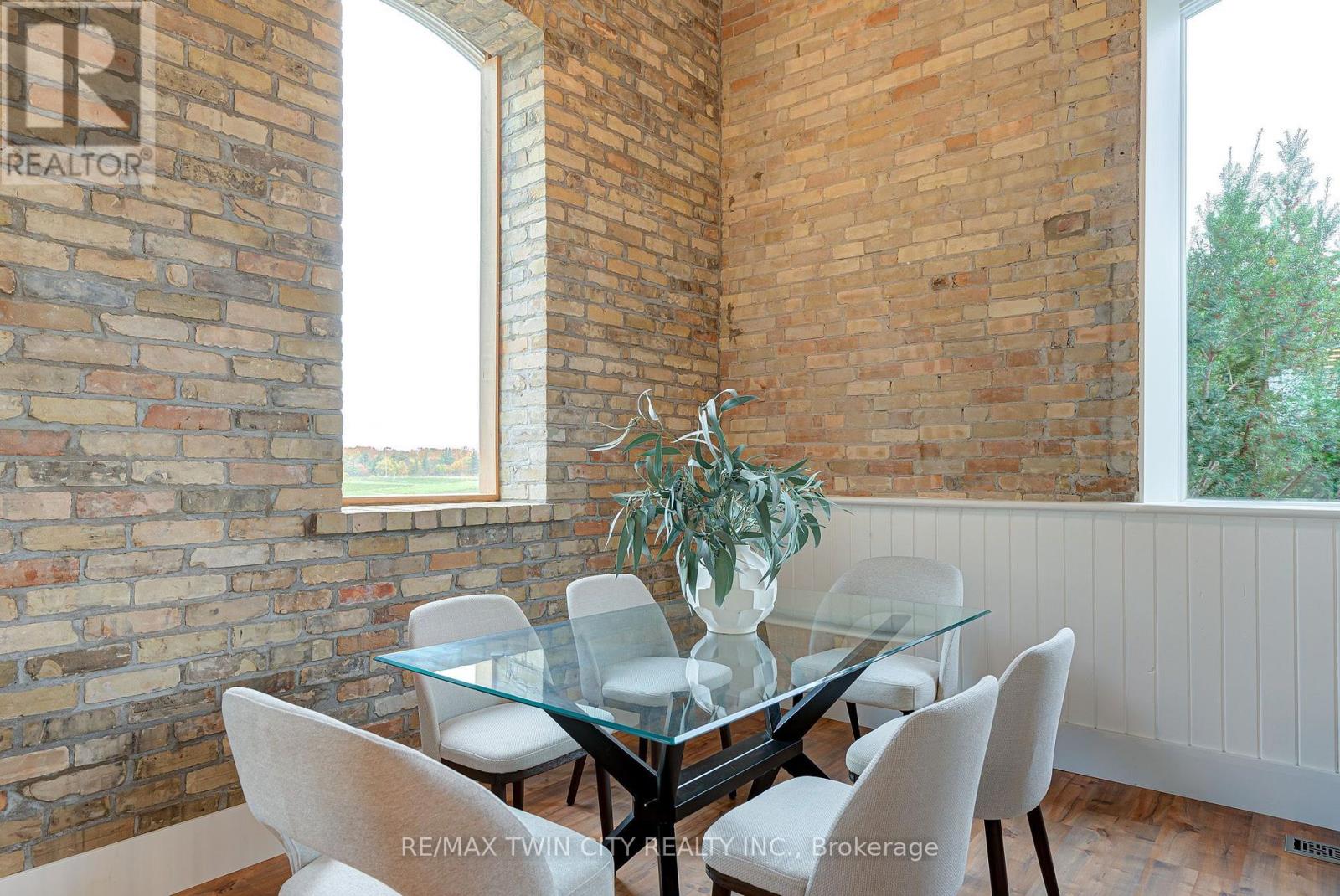 2653 Huron Road Property Photo 15