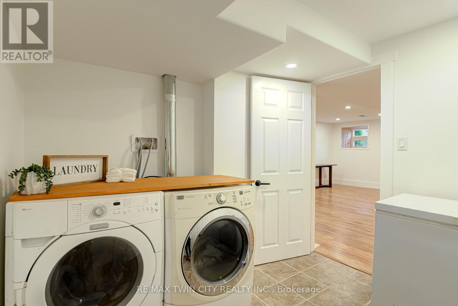 2653 Huron Road Property Photo 30