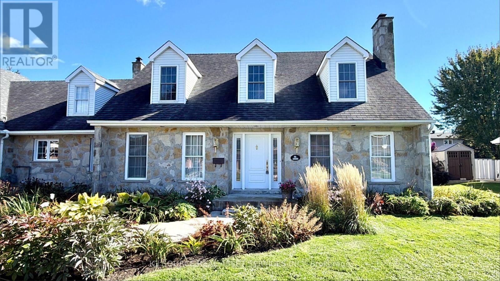 1920 Belvedere Crescent Property Photo 3