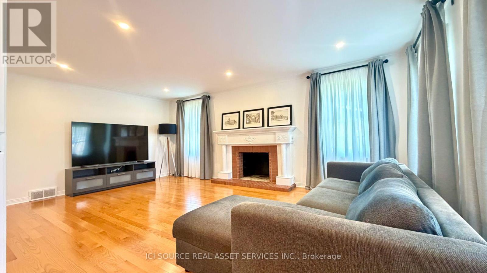 1920 Belvedere Crescent Property Photo 5