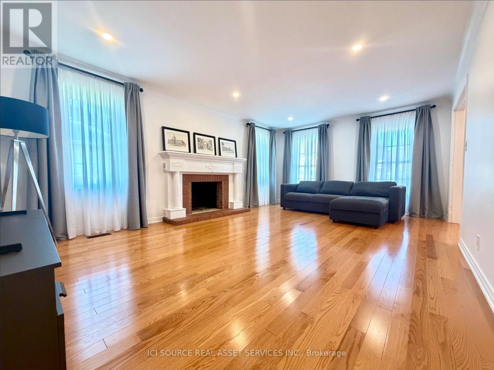 1920 Belvedere Crescent Property Photo 6