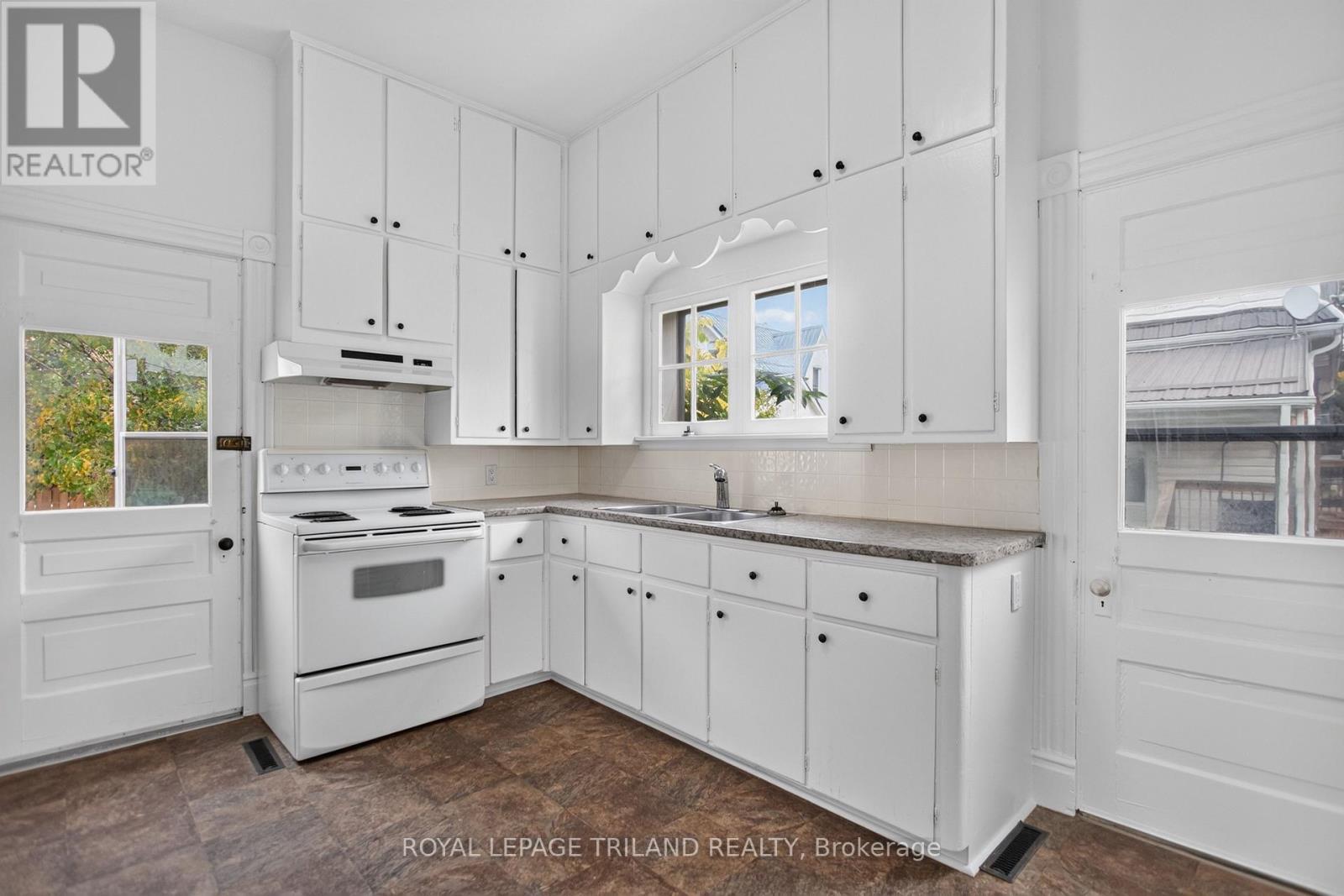 2.5 Antrim Street Property Photo 12