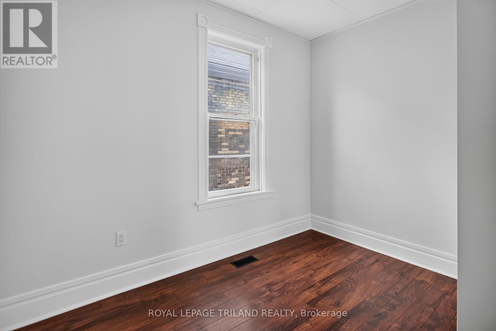 2.5 Antrim Street Property Photo 24