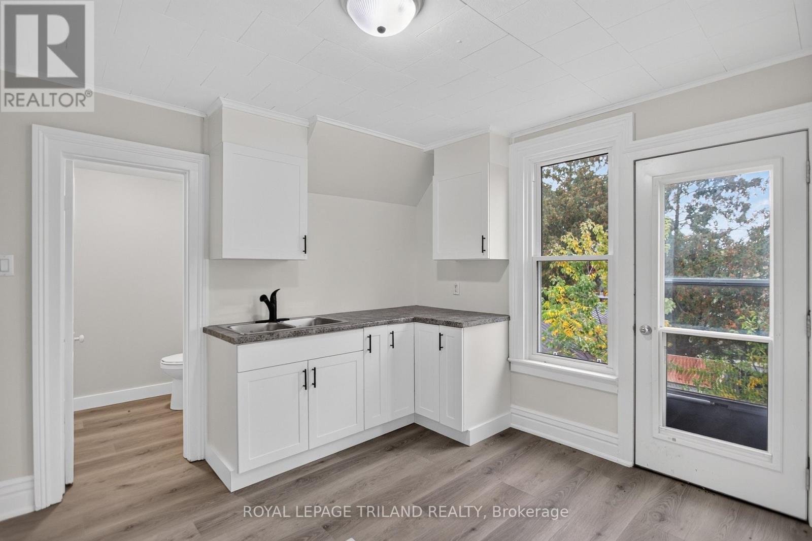 2.5 Antrim Street Property Photo 37