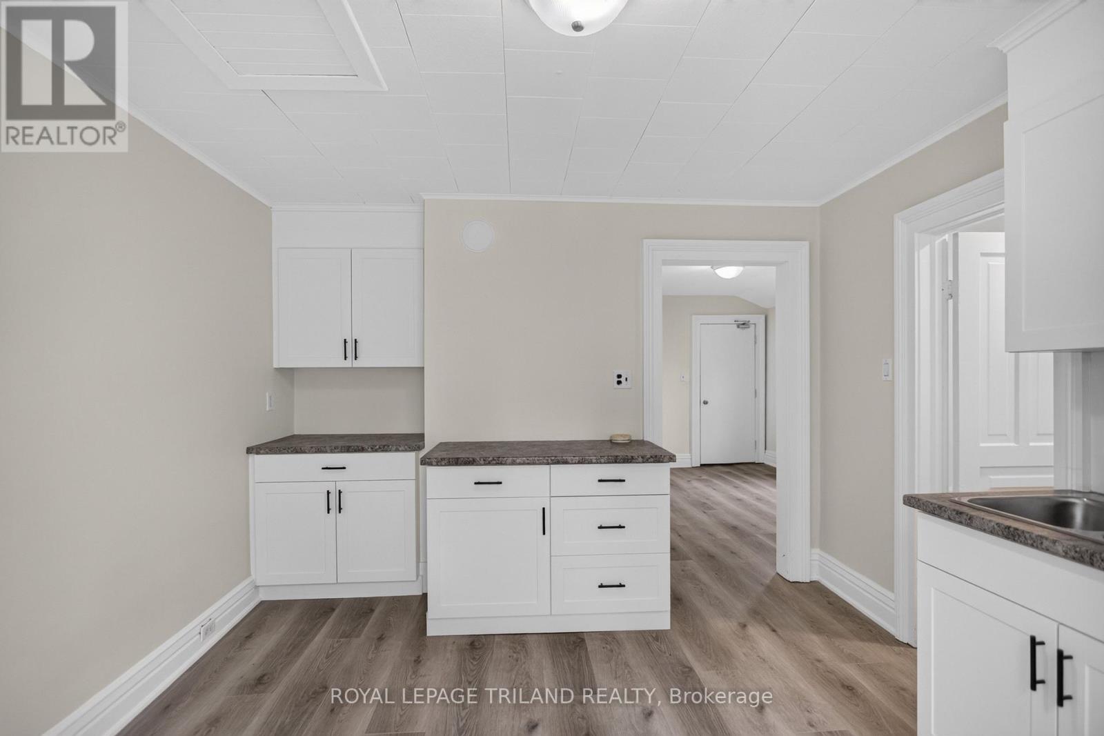 2.5 Antrim Street Property Photo 39