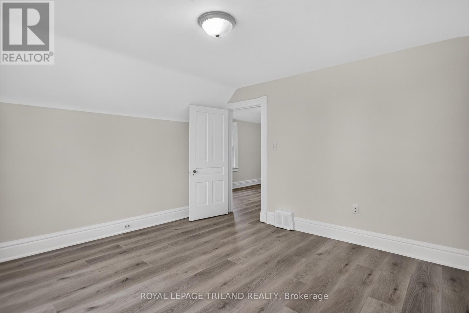 2.5 Antrim Street Property Photo 43