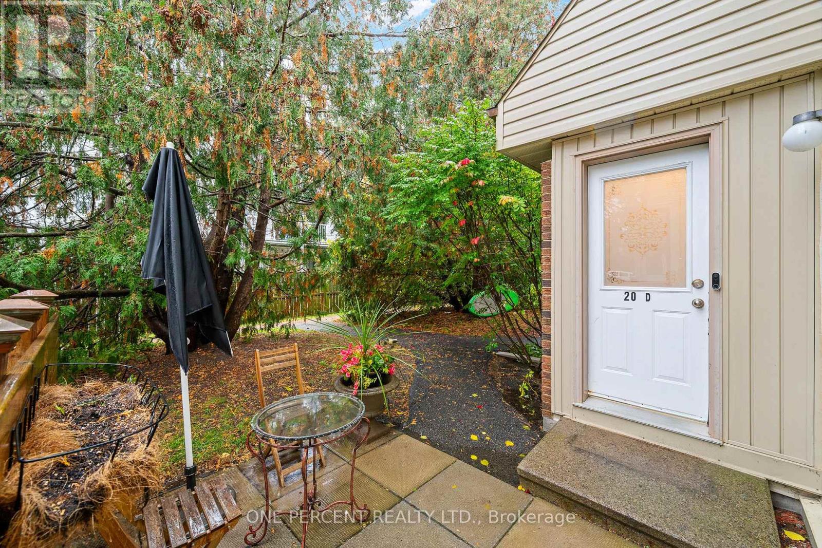 D - 20 Sonnet Crescent Property Photo 4