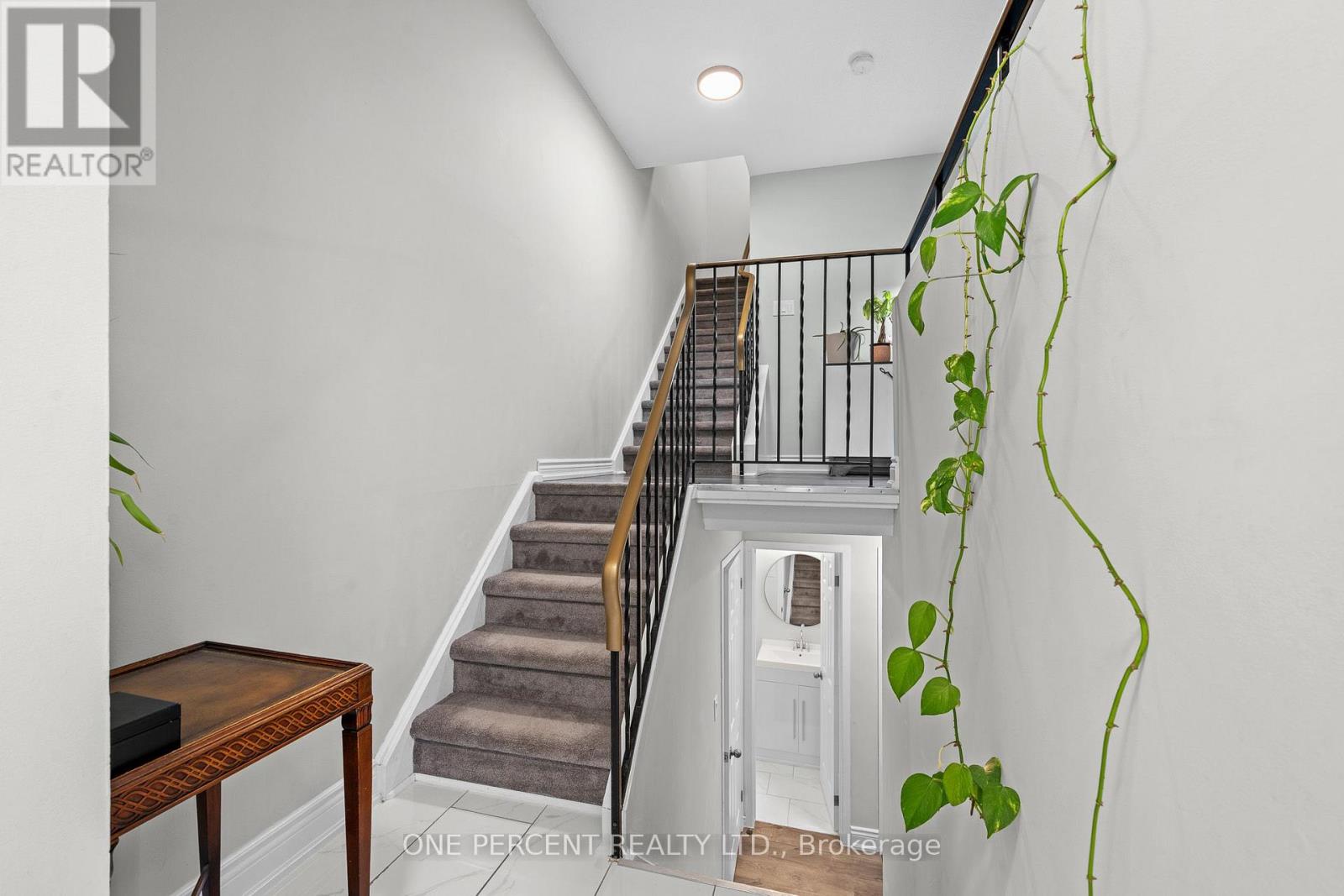 D - 20 Sonnet Crescent Property Photo 5