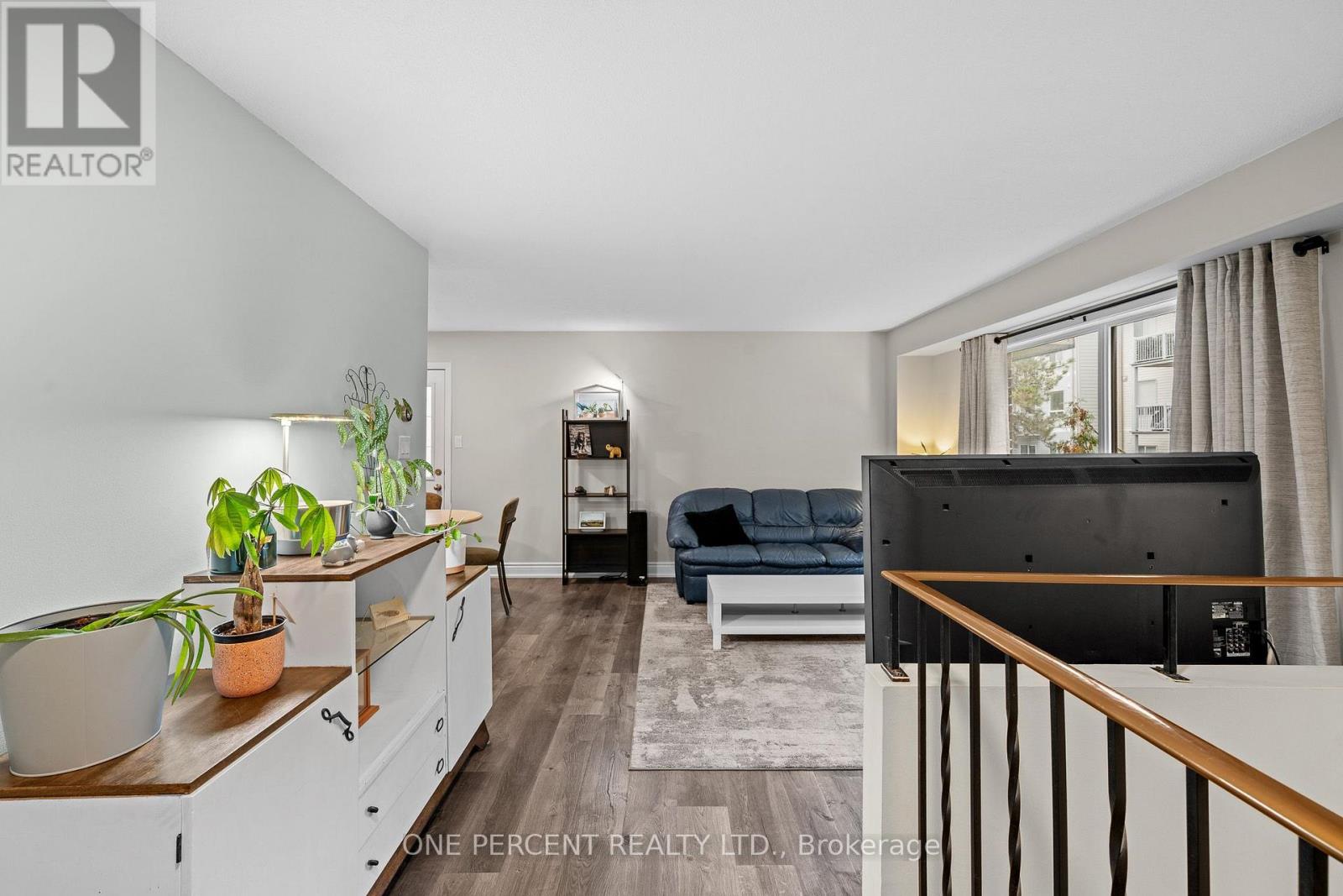 D - 20 Sonnet Crescent Property Photo 7