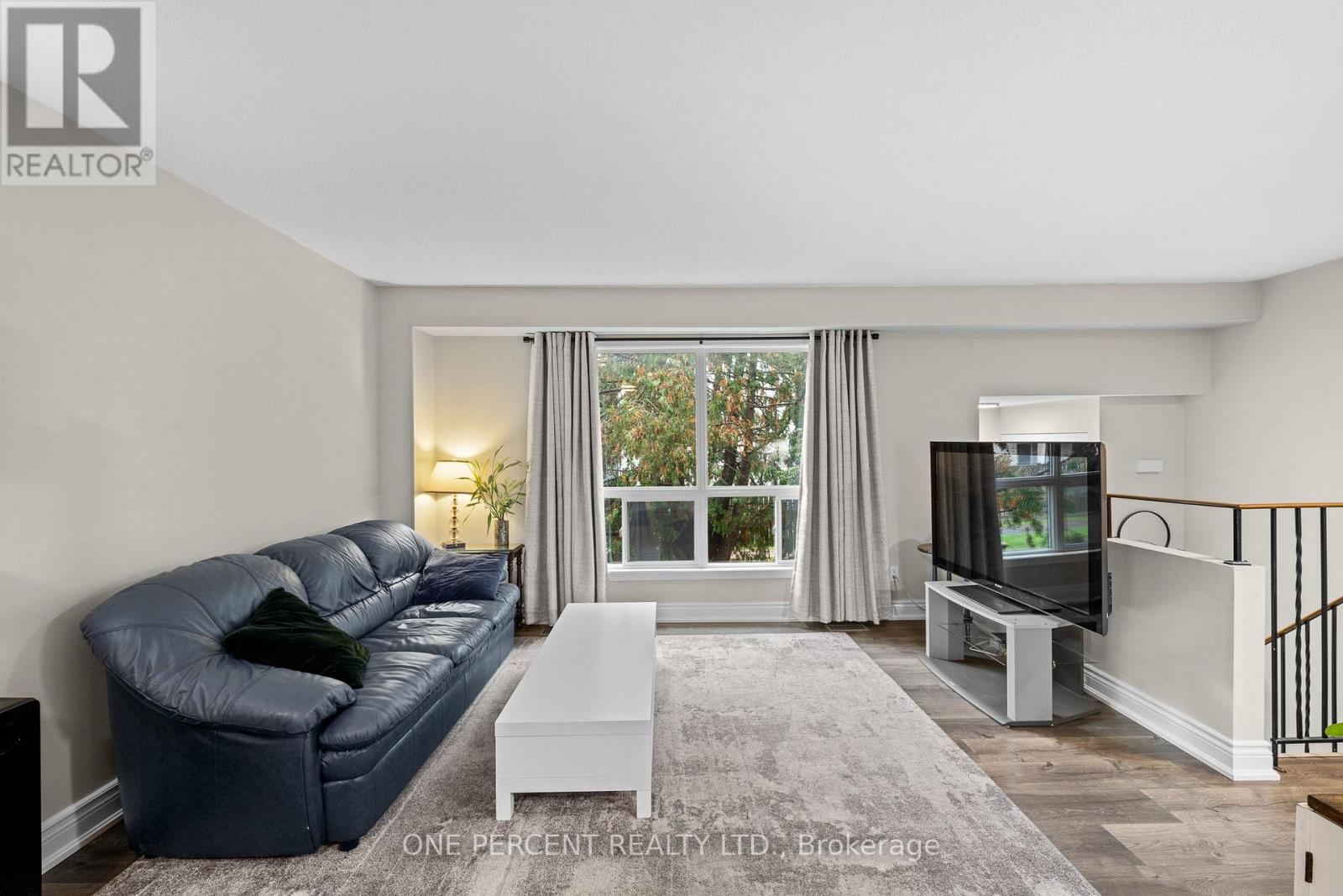 D - 20 Sonnet Crescent Property Photo 9