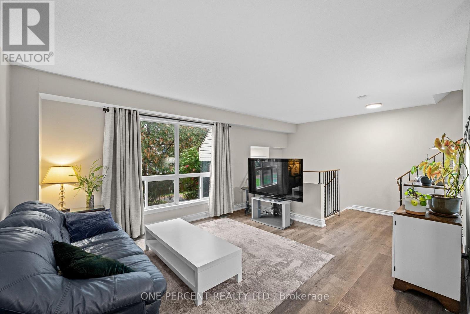 D - 20 Sonnet Crescent Property Photo 10