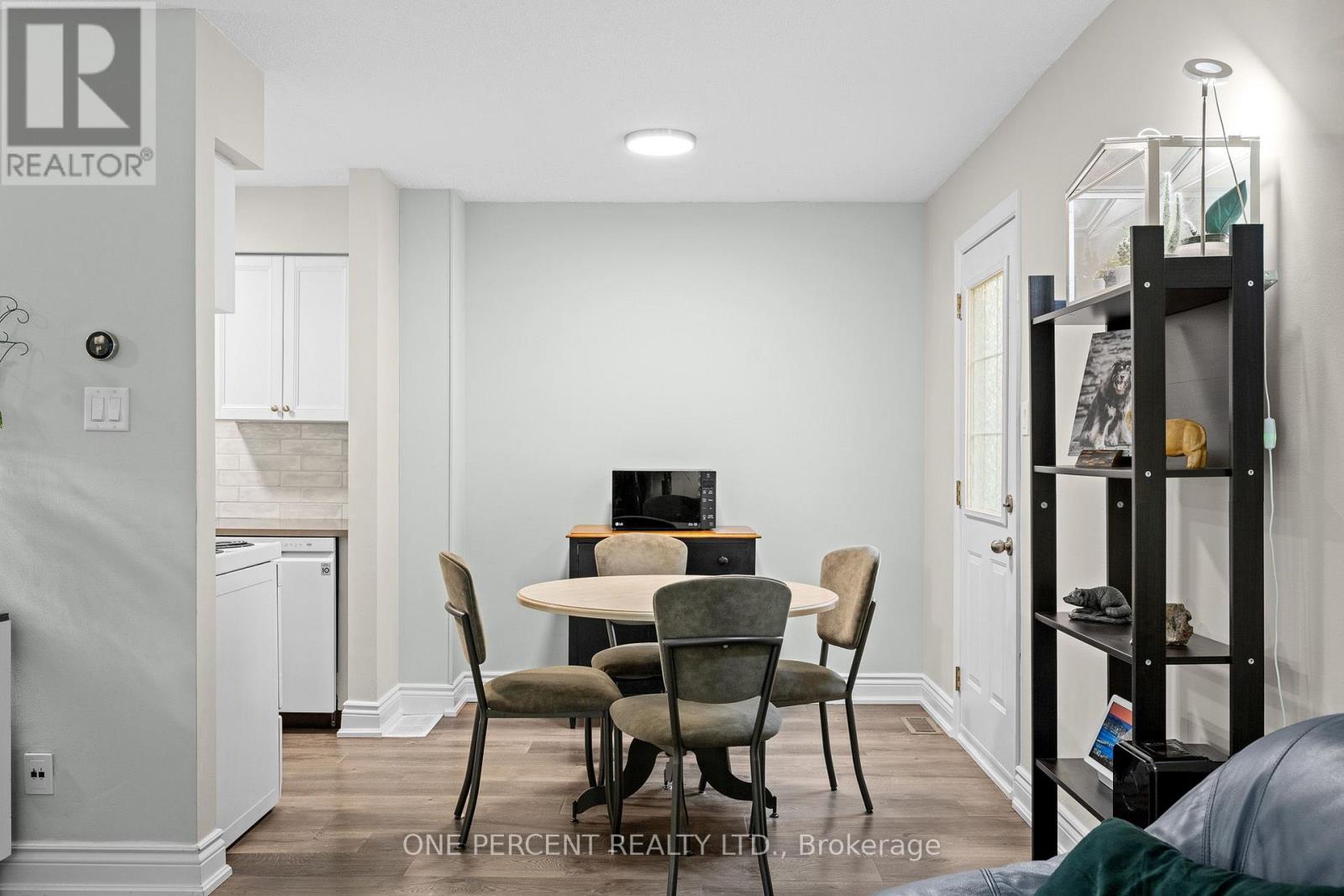 D - 20 Sonnet Crescent Property Photo 13