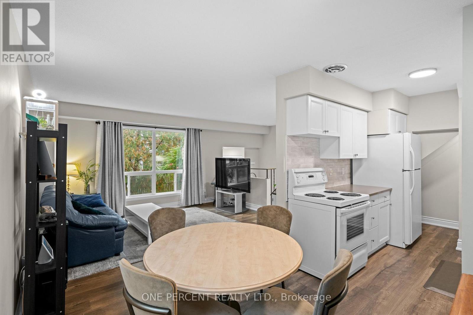 D - 20 Sonnet Crescent Property Photo 14